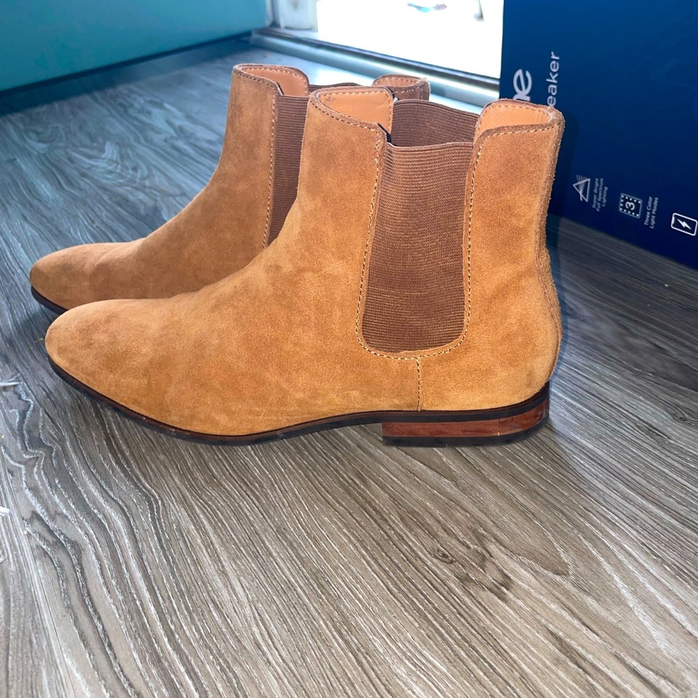 Men’s Express Chestnut colored suede Chelsea boots . Size 9 used